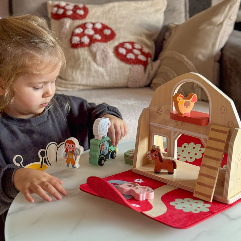 Woopie GREEN Wooden Folding Farm in a Suitcase with Animals 11 pcs.